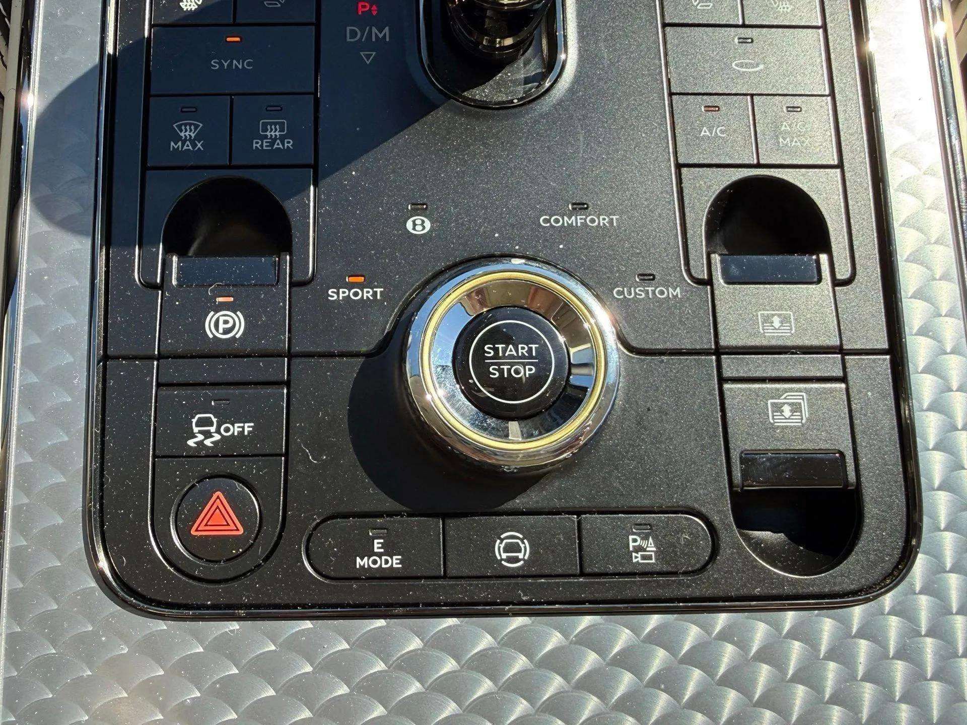 Used 2025 Bentley Flying Spur Plug-In Hybrid image 56