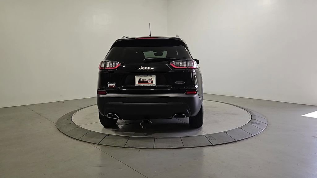 Used 2021 Jeep Cherokee Latitude Lux w/ Mopar Interior Package AWD/4WD image 4