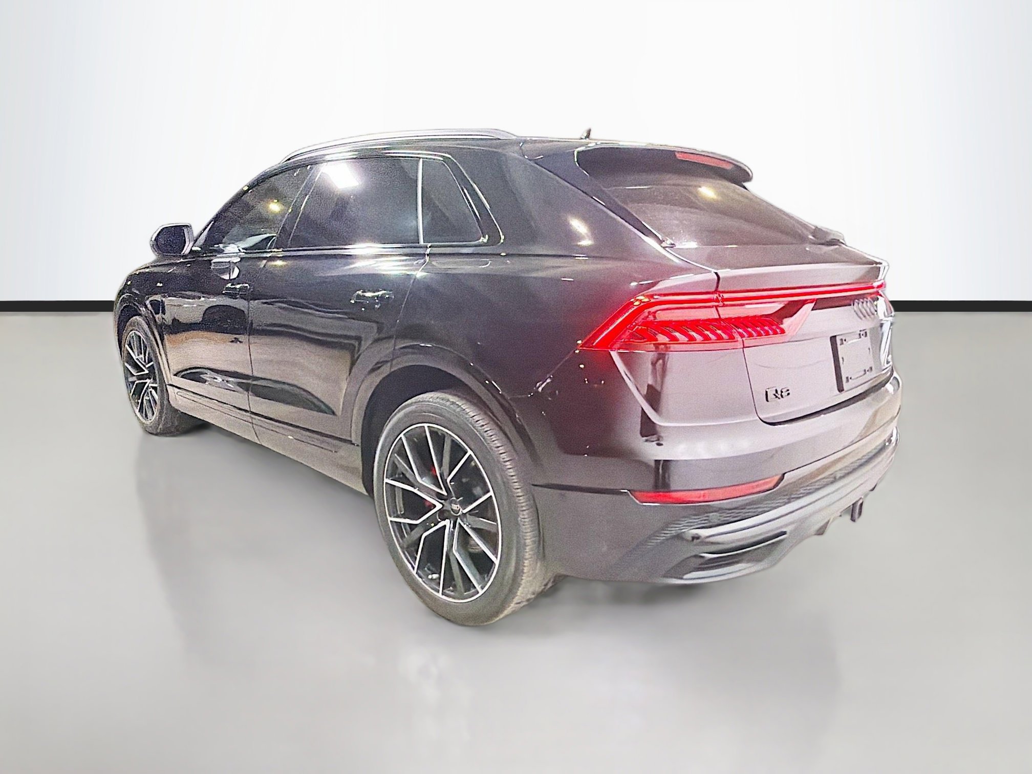 Used 2023 Audi Q8 Prestige image 3