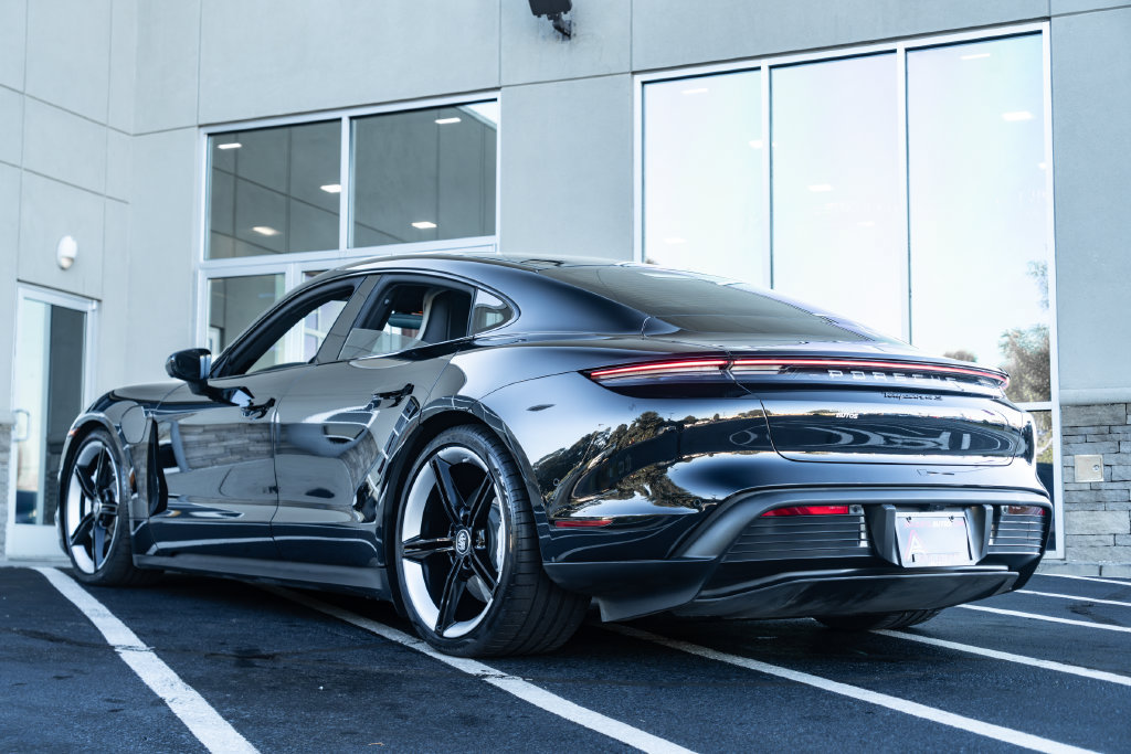 Used 2022 Porsche Taycan 4S AWD/4WD image 17