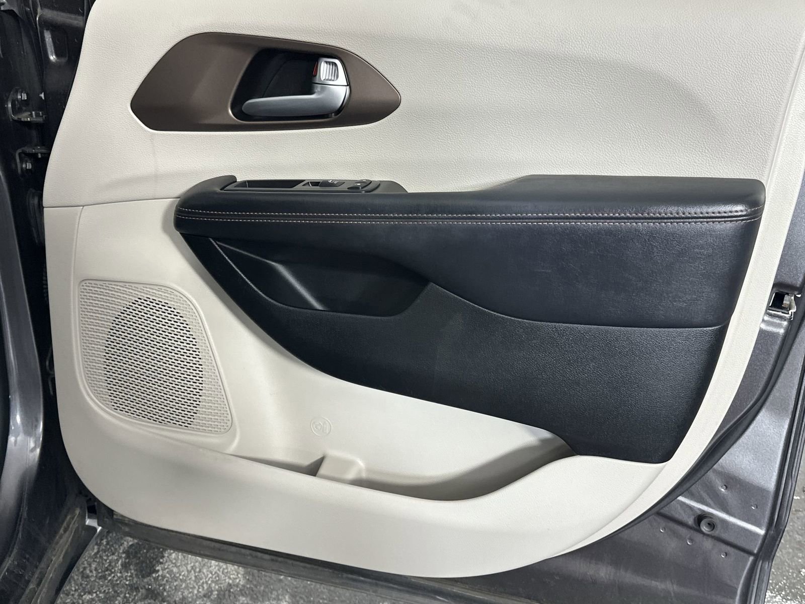 Used 2018 Chrysler Pacifica LX w/ Tire & Wheel Group image 35