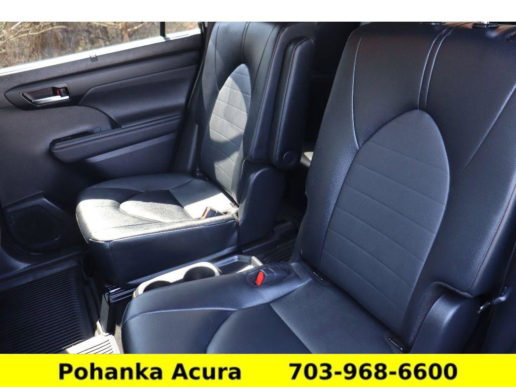 Used 2025 Toyota Highlander XLE image 29