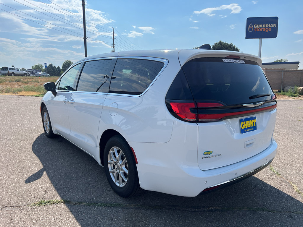 Used 2023 Chrysler Pacifica Touring-L FWD image 21