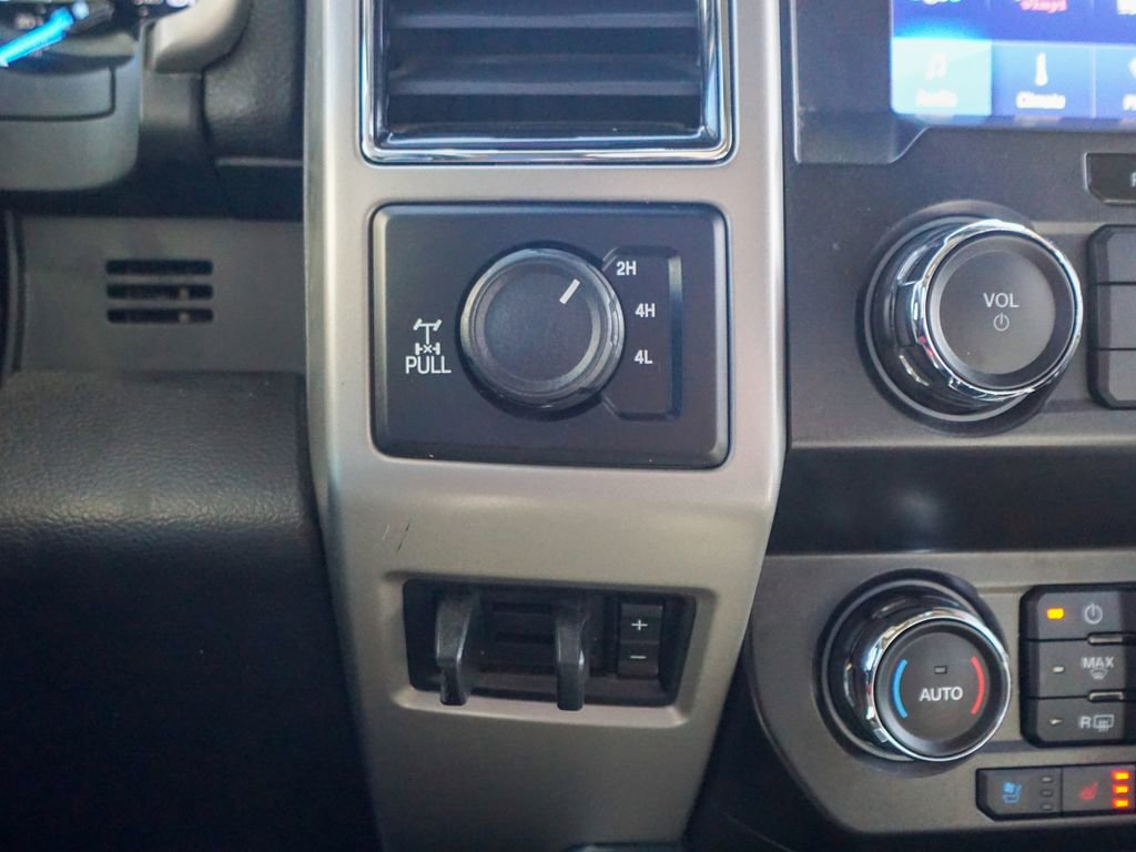 Used 2020 Ford F250 Lariat w/ Chrome Package image 26