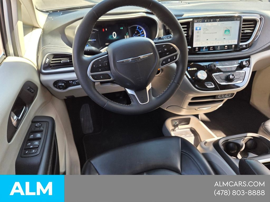 Used 2023 Chrysler Pacifica Touring-L image 5