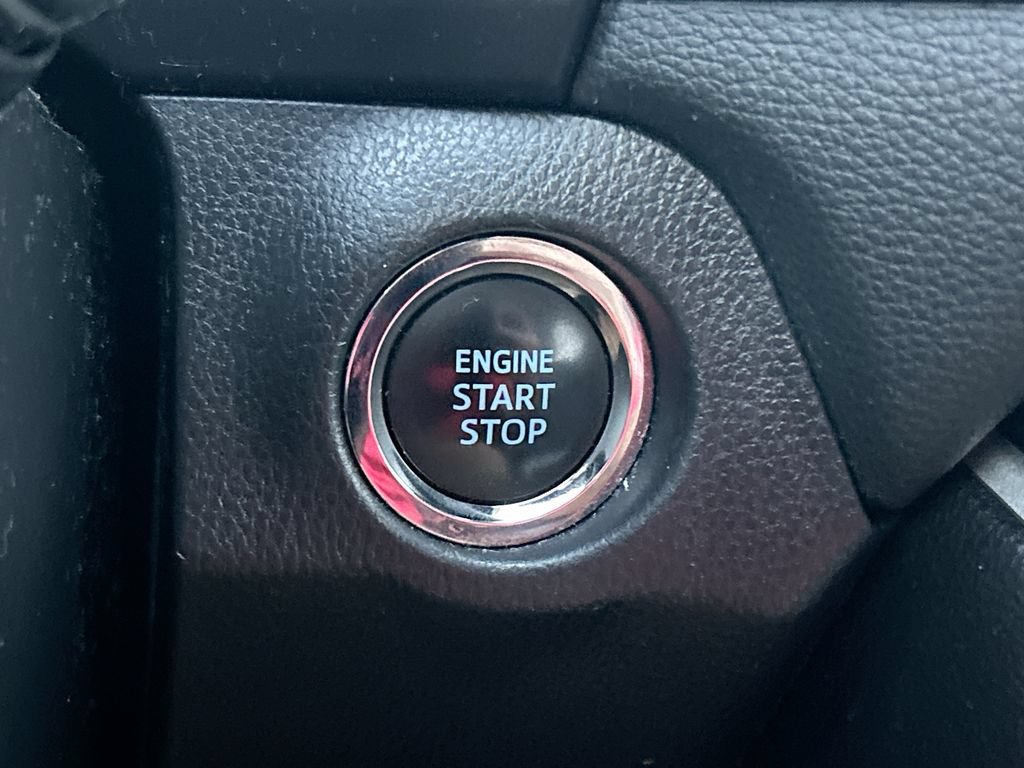 Used 2022 Toyota RAV4 XLE FWD image 19