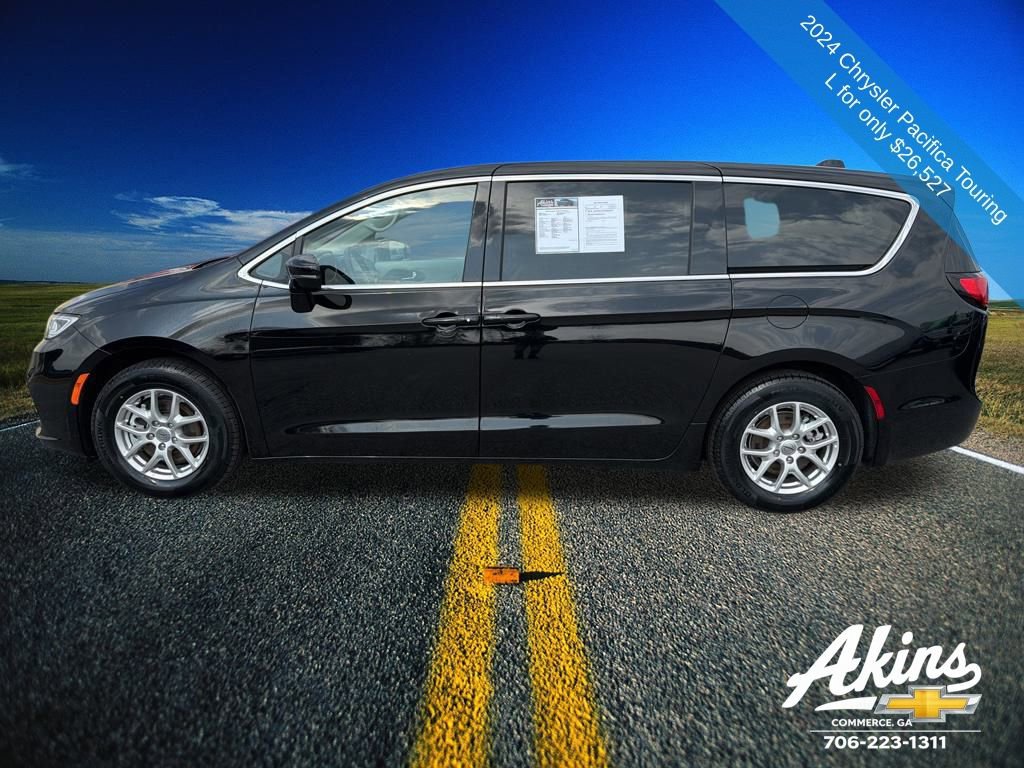 Used 2024 Chrysler Pacifica Touring-L image 9