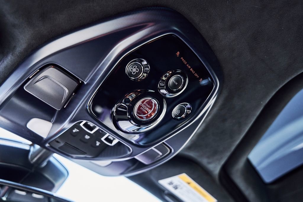 Used 2019 McLaren Senna RWD image 75