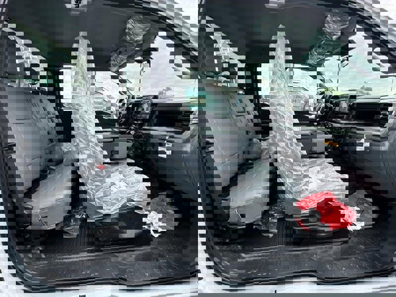 Used 2023 Ford F550 4x4 SuperCab Super Duty image 5