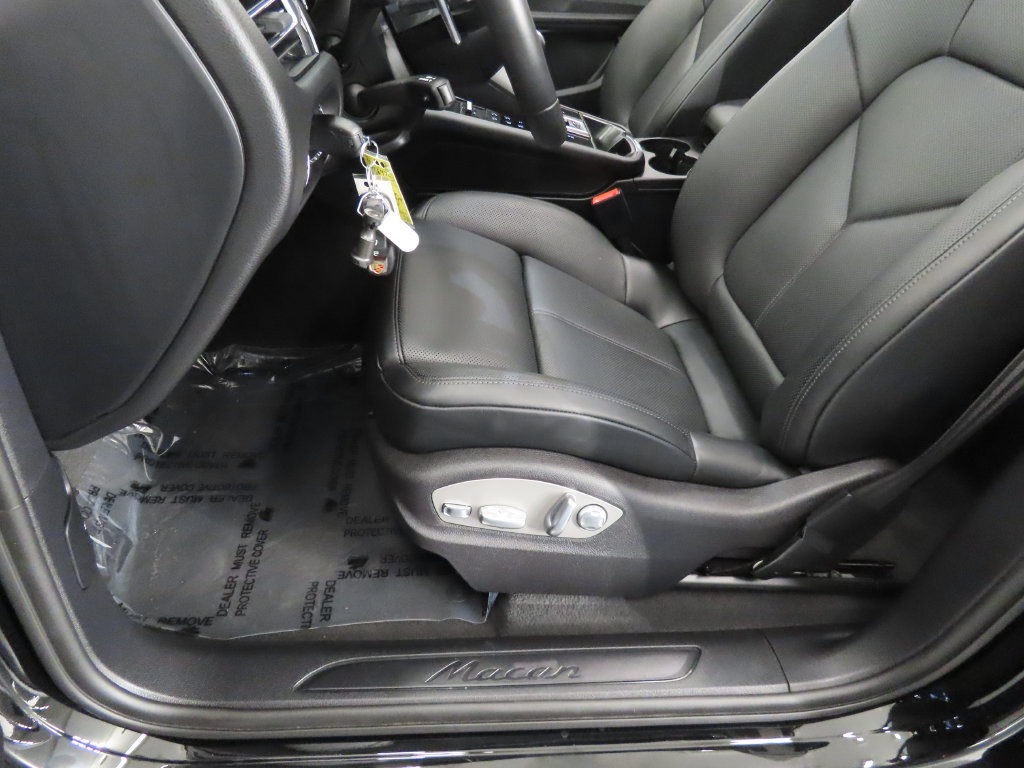 Certified 2026 Porsche Macan AWD/4WD image 41