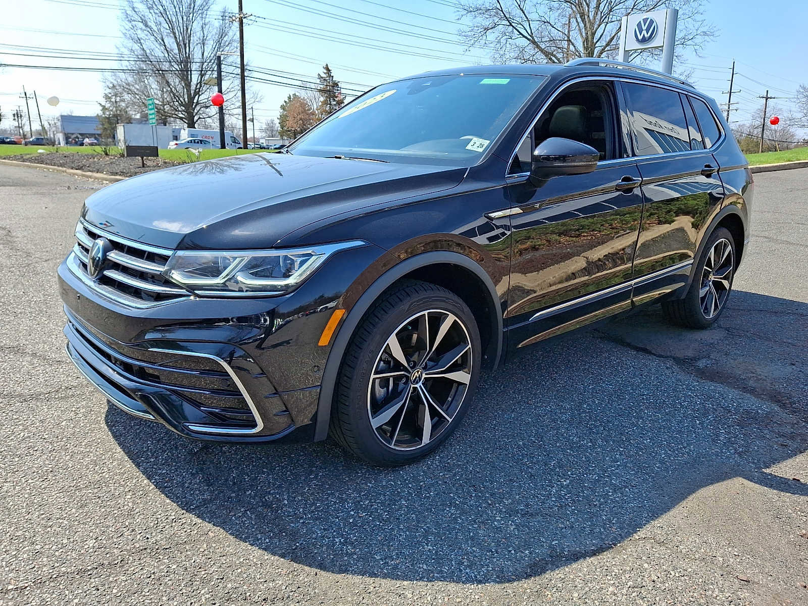 Certified 2023 Volkswagen Tiguan SEL R-Line image 3