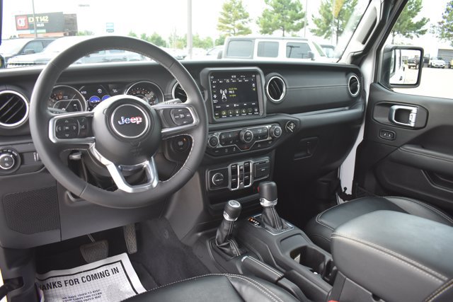 Used 2023 Jeep Gladiator Overland w/ Cold Weather Group AWD/4WD image 16