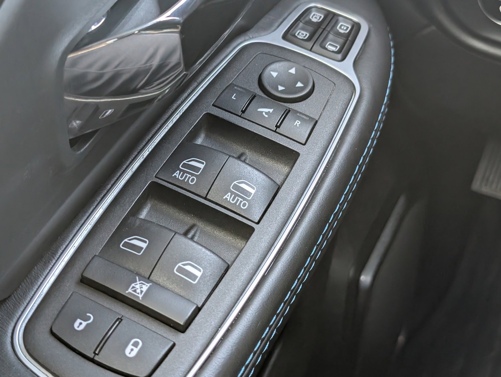 Used 2024 RAM 2500 Rebel w/ Towing Technology Group image 12