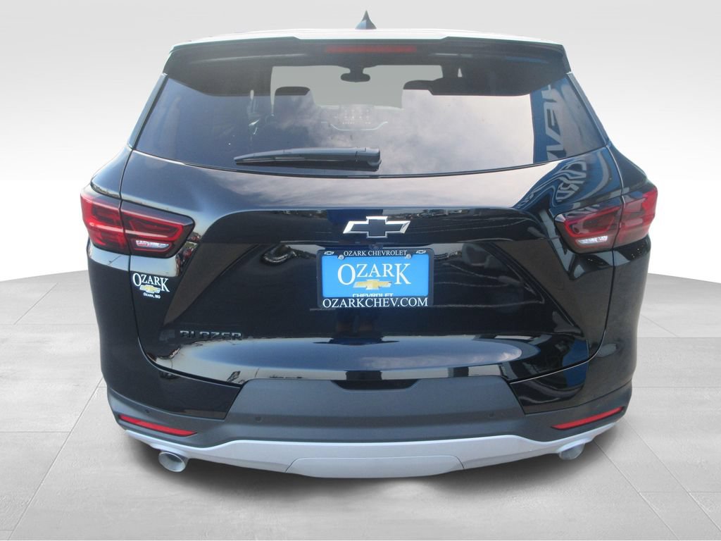 New 2026 Chevrolet Blazer LT w/ LPO, Black Grille Bar Package FWD image 4