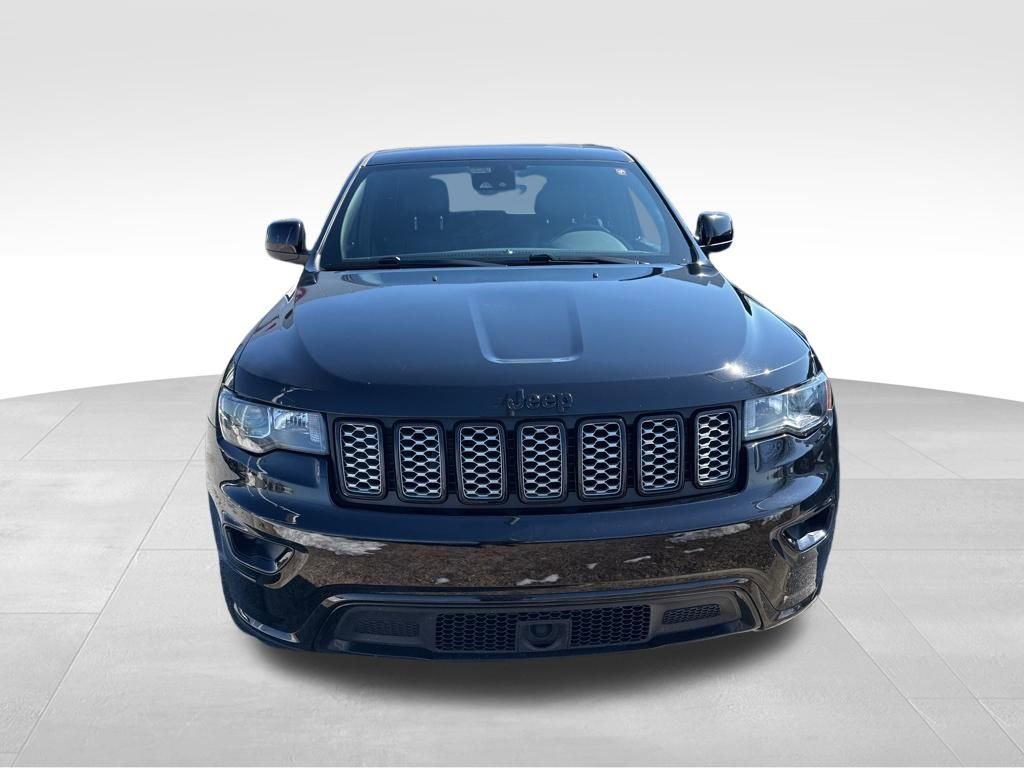 Used 2020 Jeep Grand Cherokee Altitude image 3