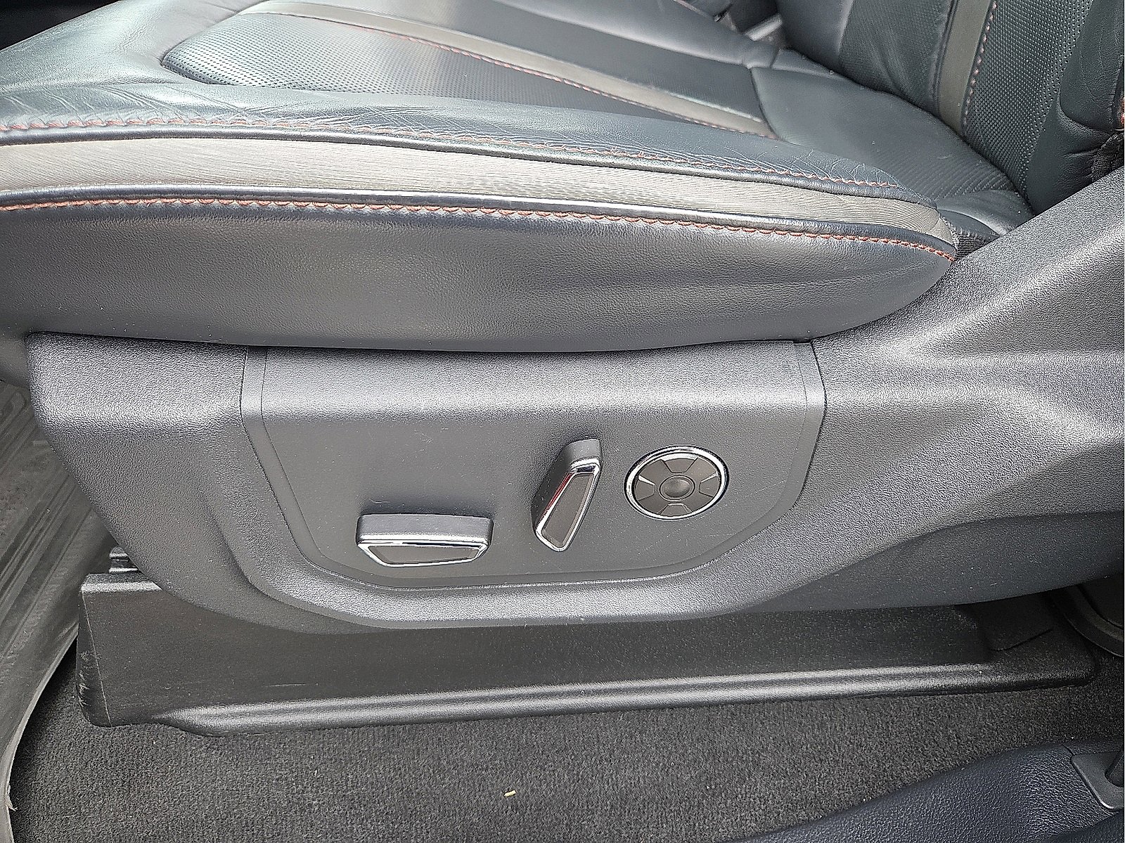 Used 2022 Ford F350 Platinum w/ Tremor Off-Road Package image 14