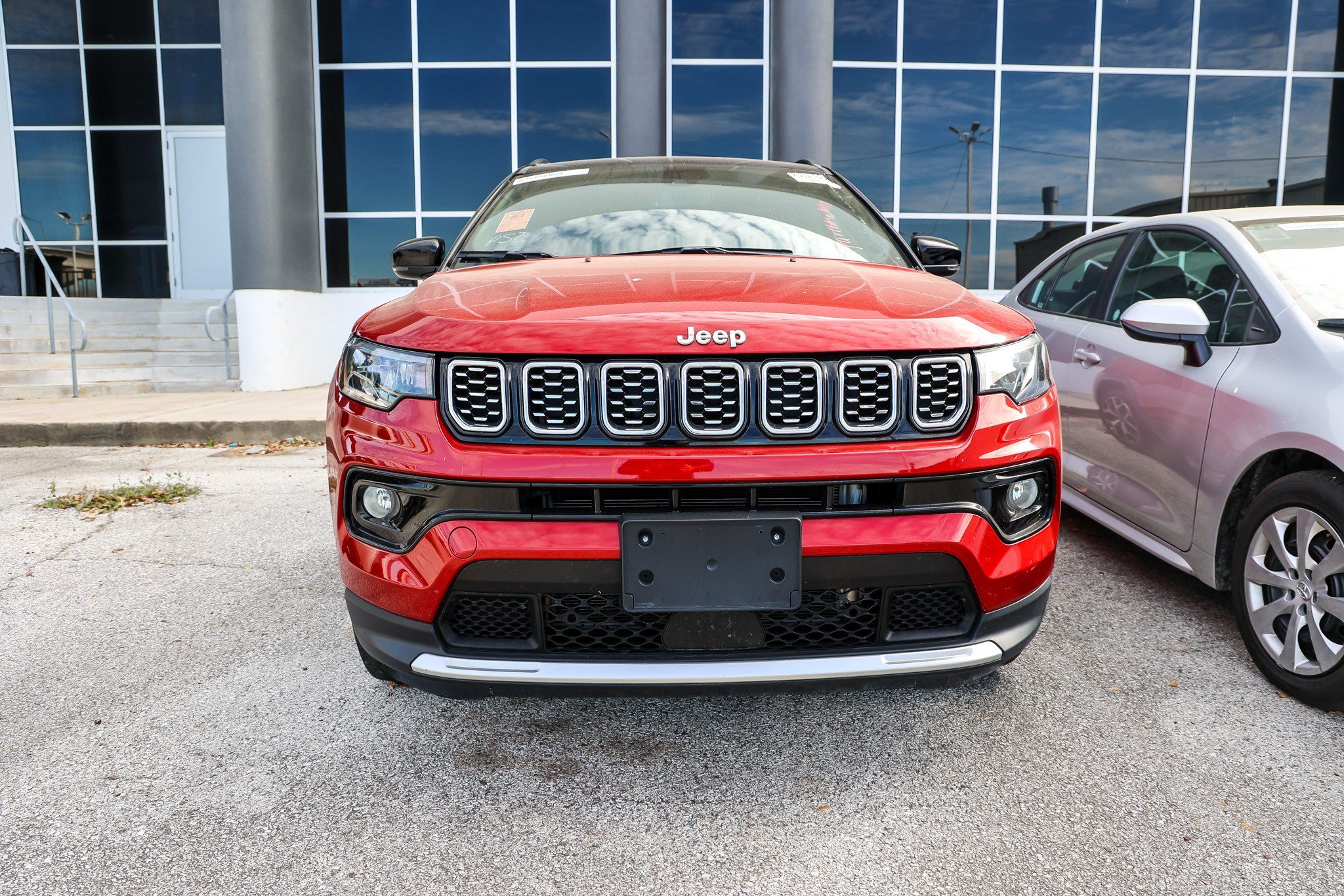 Used 2025 Jeep Compass Limited AWD/4WD image 4
