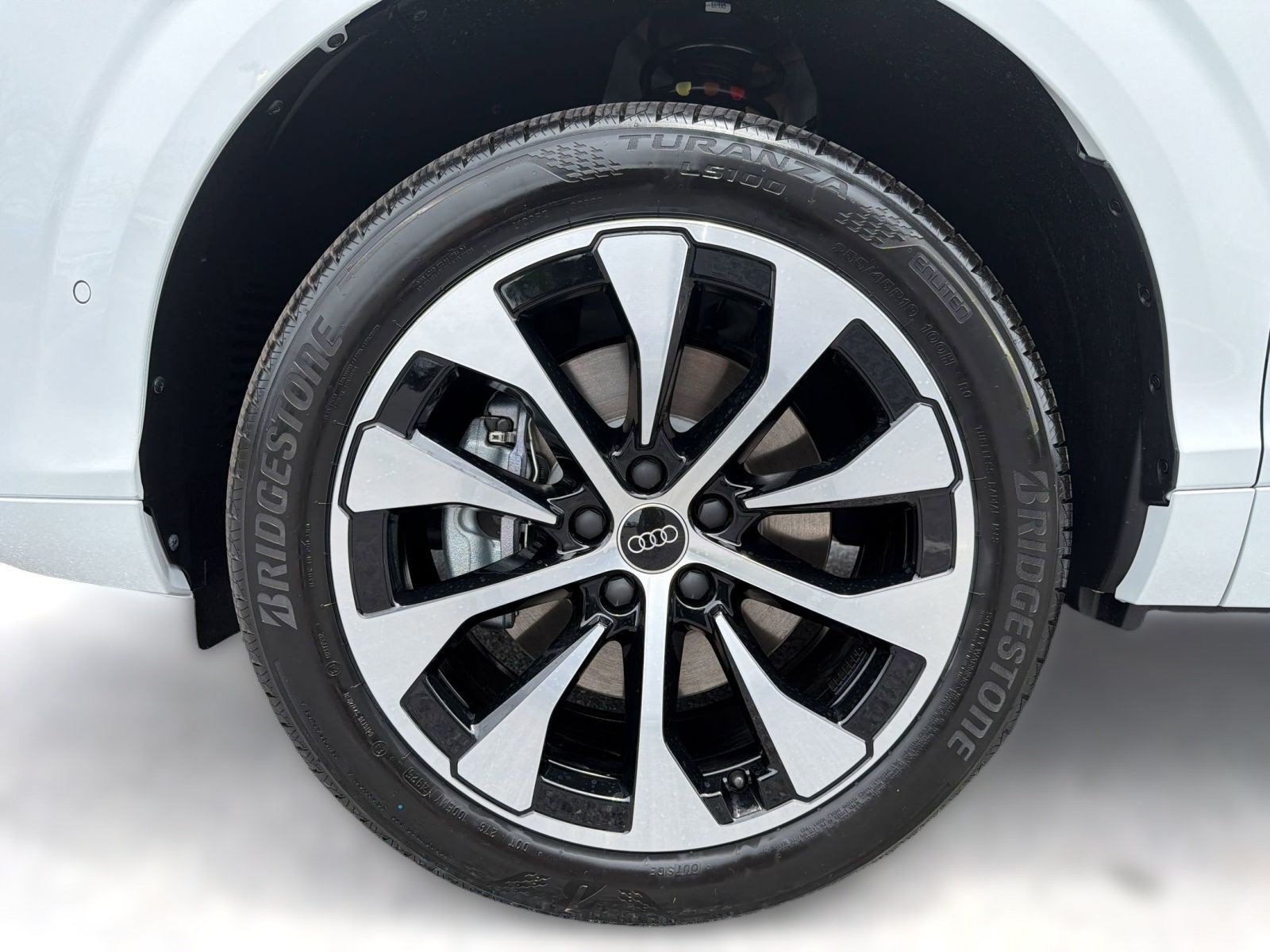 New 2026 Audi Q3 quattro 2.0T w/ Driver Assistance Package AWD/4WD image 12