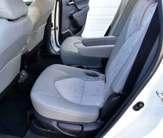 Used 2023 Toyota Highlander Bronze Edition image 16