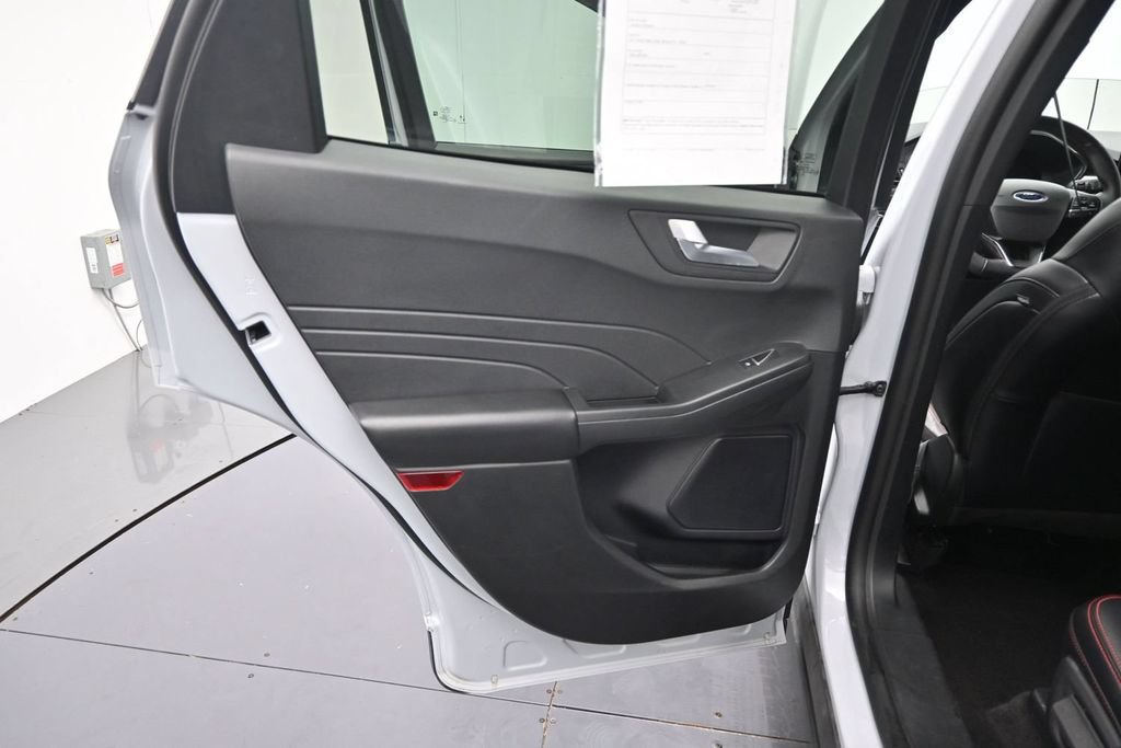 Used 2025 Ford Escape ST-Line FWD image 15