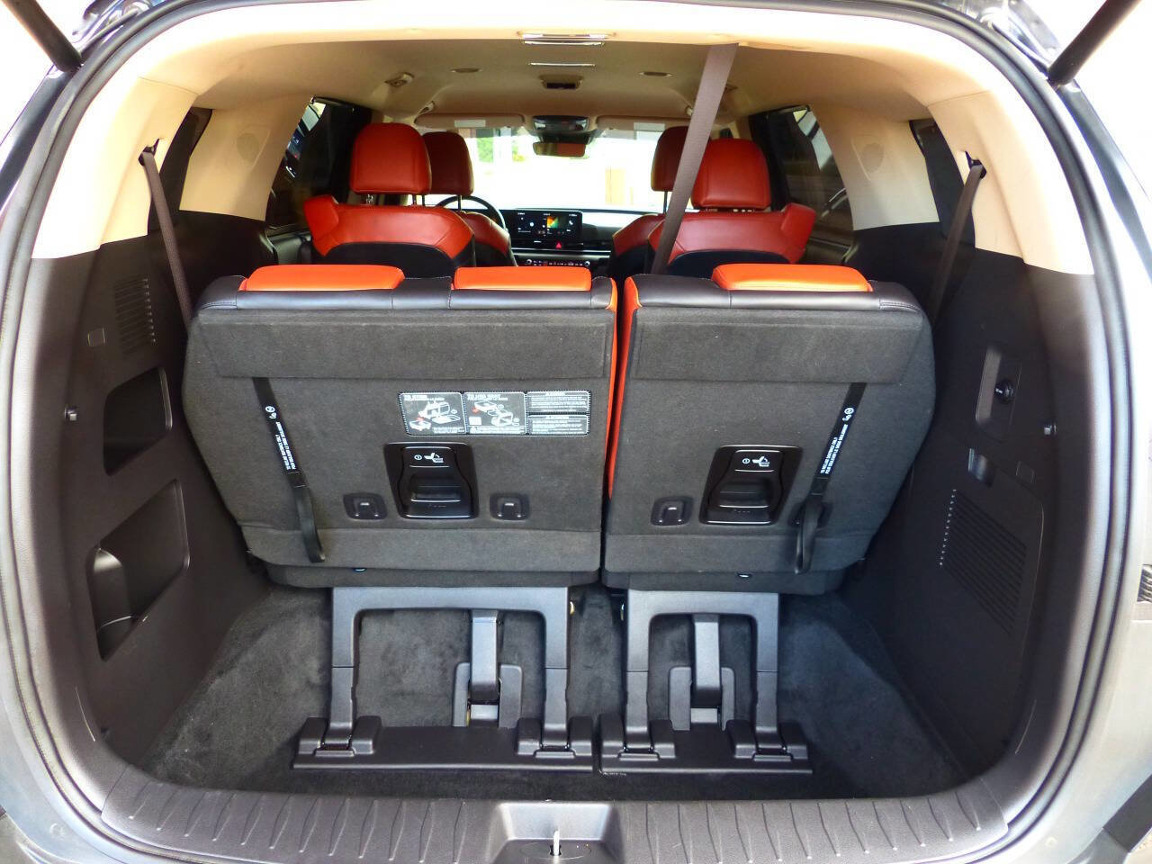 Used 2025 Kia Carnival EX image 43