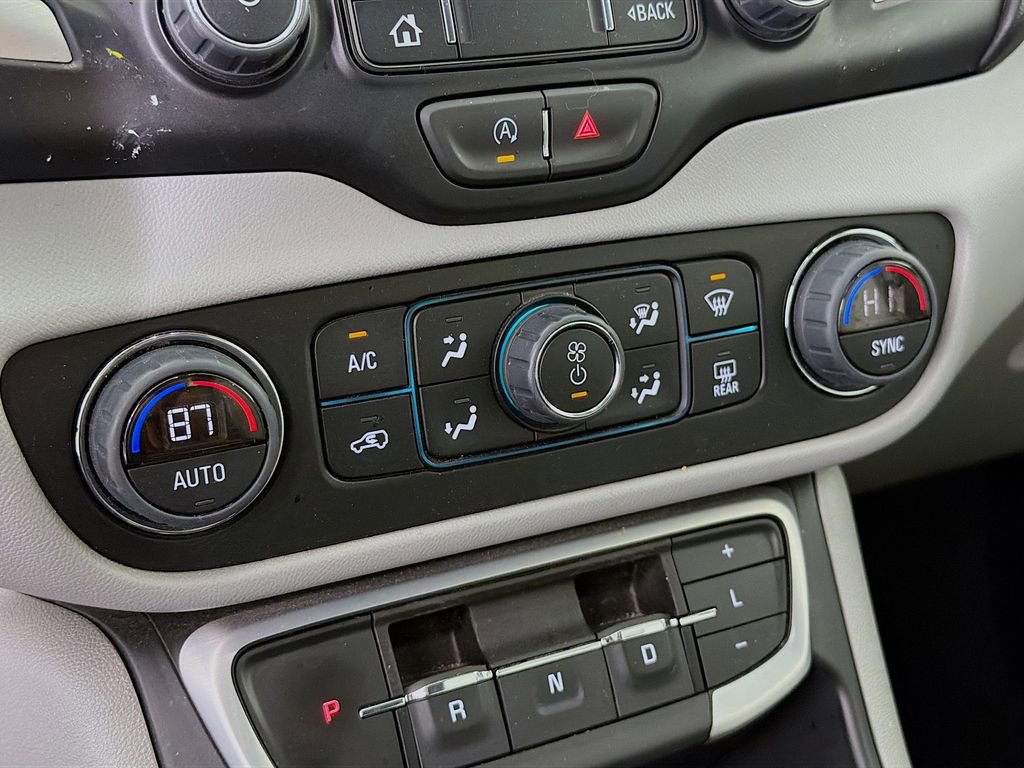 Used 2024 GMC Terrain SLT image 18