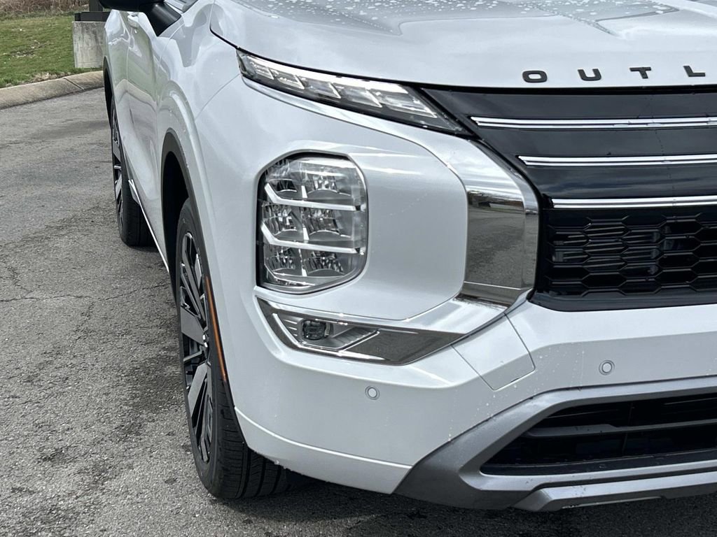New 2026 Mitsubishi Outlander SEL image 9