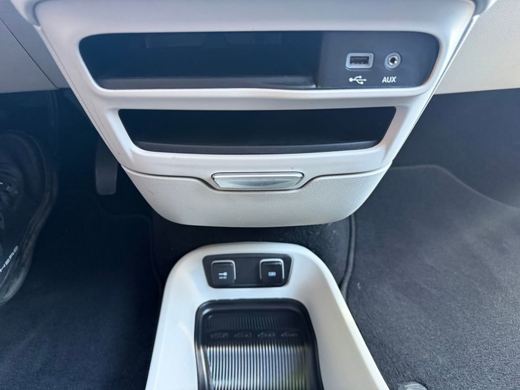 Used 2020 Chrysler Pacifica Touring-L w/ Advanced Safetytec Group image 32