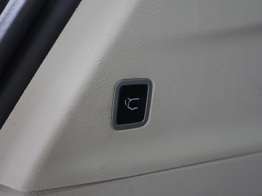 Used 2024 Chrysler Pacifica Touring-L FWD image 20