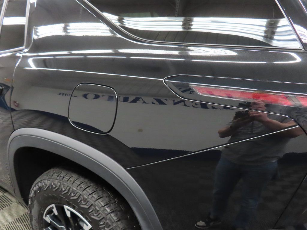 Used 2025 Chevrolet Traverse Z71 image 45