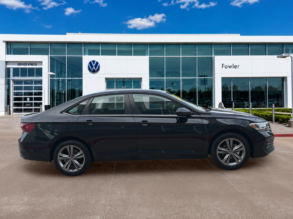 Used 2024 Volkswagen Jetta SE FWD image 5