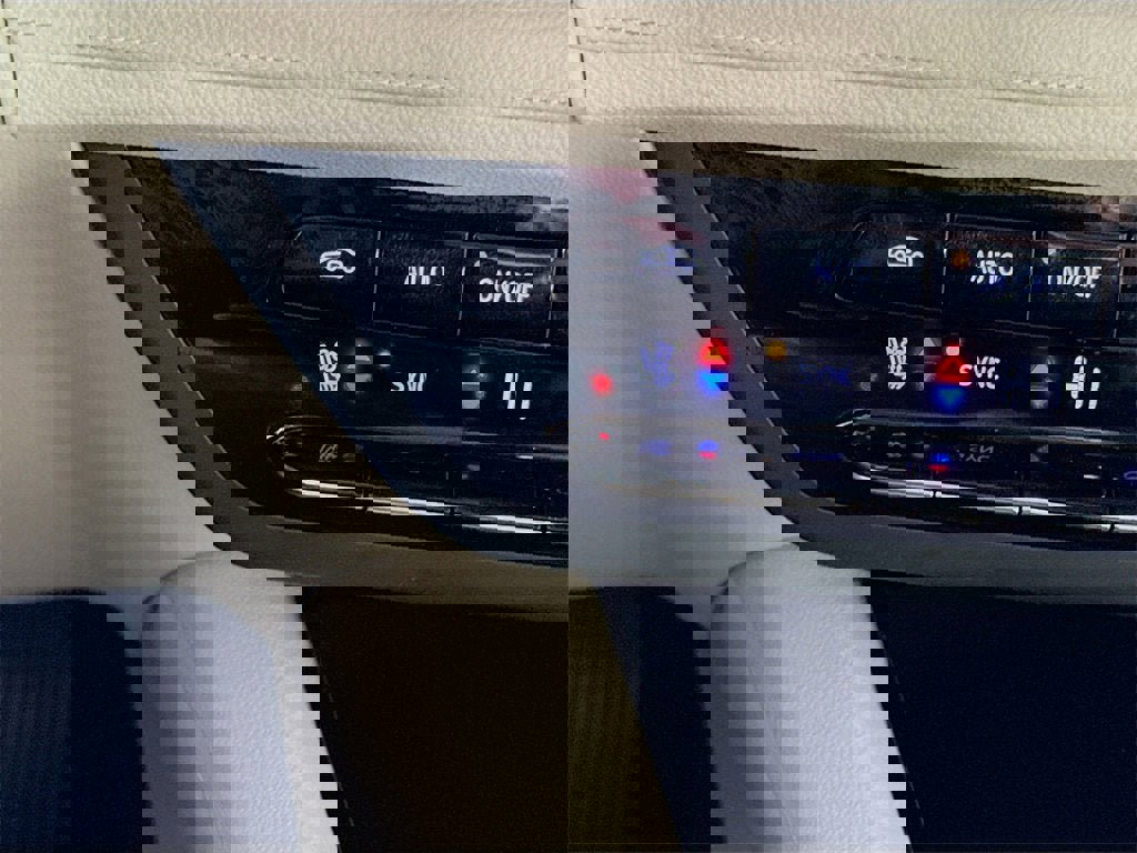 Used 2023 Buick Envision Avenir image 15