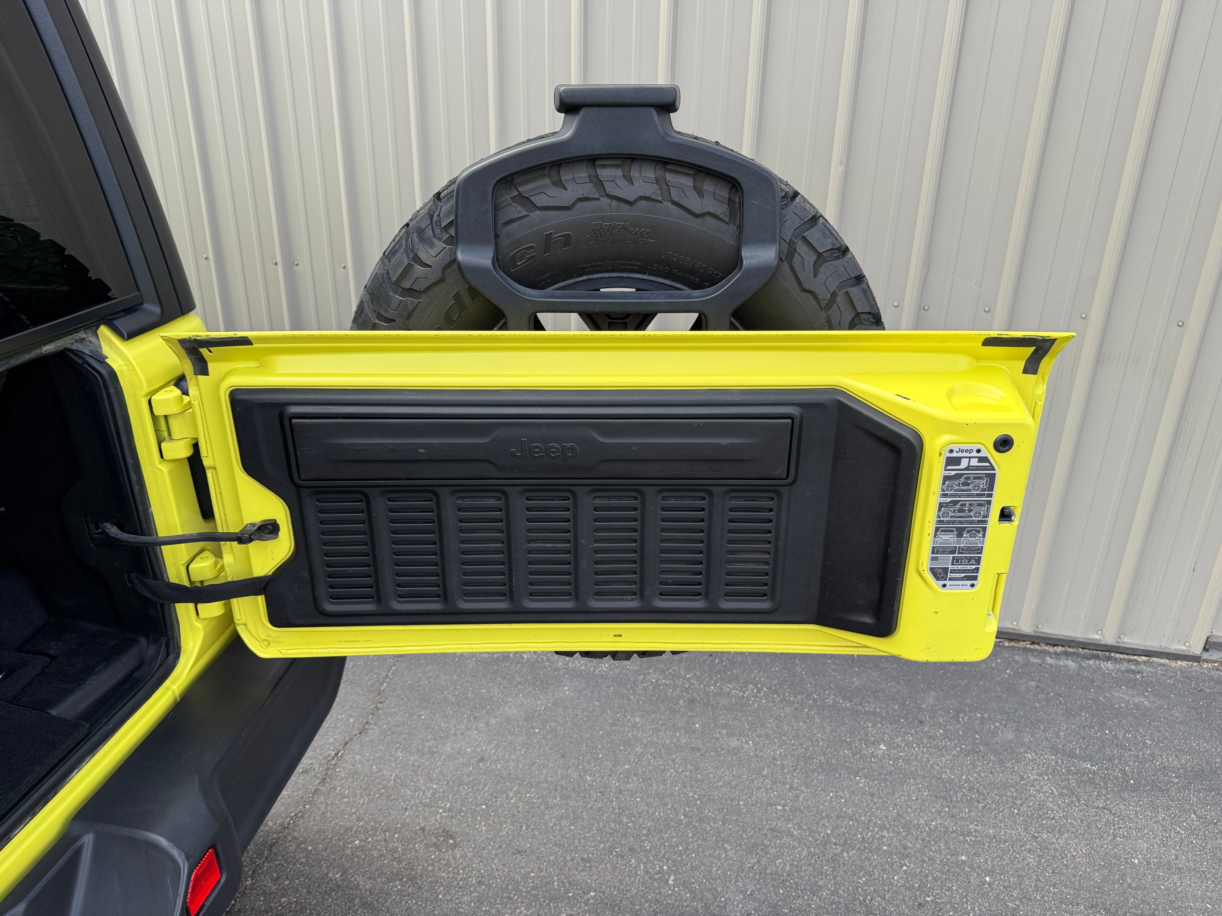 Used 2024 Jeep Wrangler Unlimited Rubicon 4xe AWD/4WD image 32