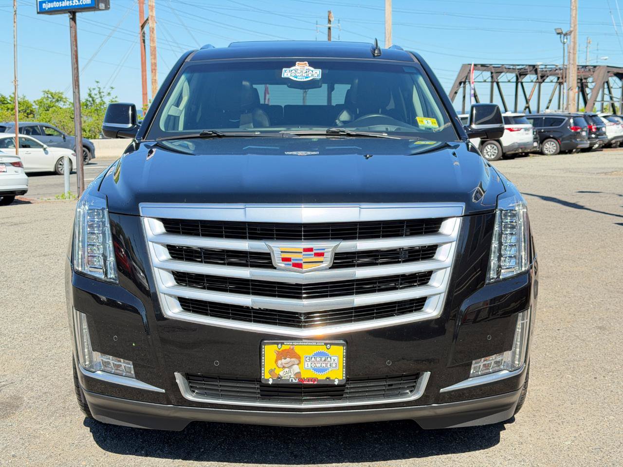 Used 2018 Cadillac Escalade Luxury AWD/4WD image 9