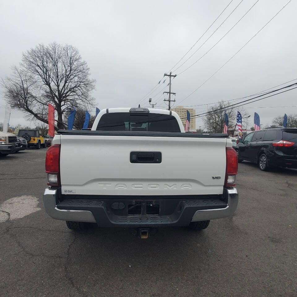 Used 2018 Toyota Tacoma SR5 image 4