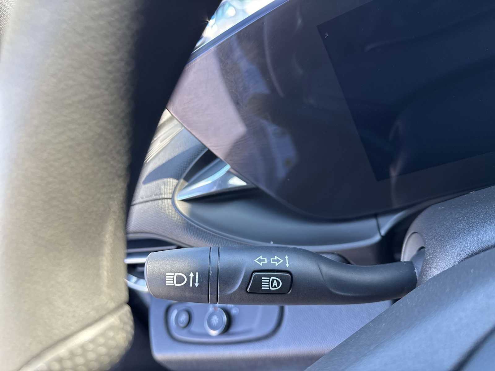 Used 2025 Buick Envista Preferred FWD image 25