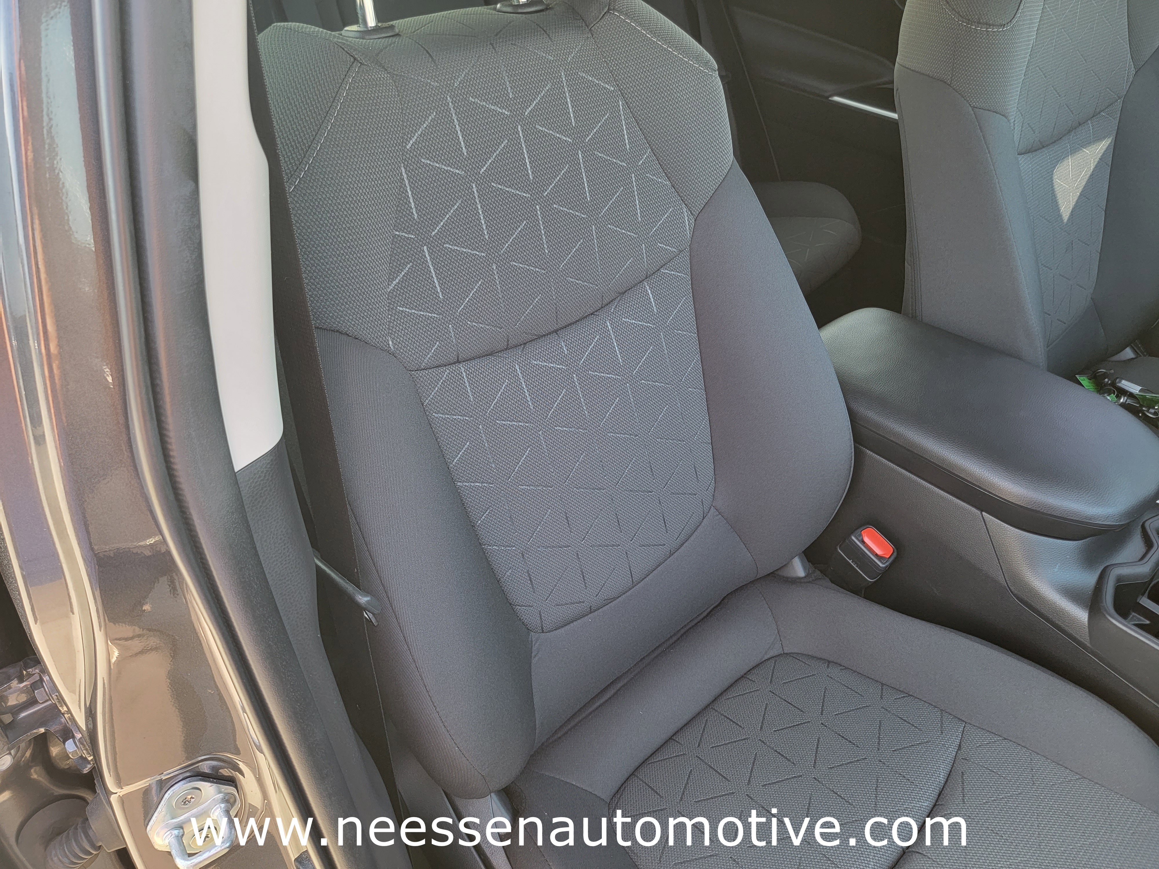 Used 2022 Toyota RAV4 XLE image 10