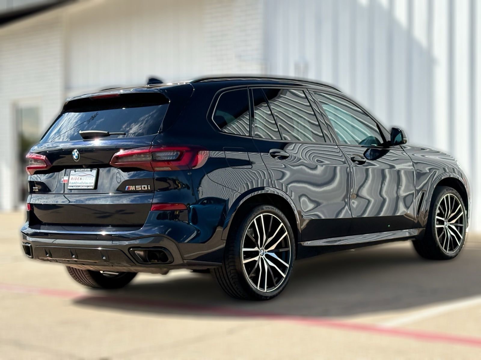 Used 2023 BMW X5 M50i w/ Parking Assistance Package image 8