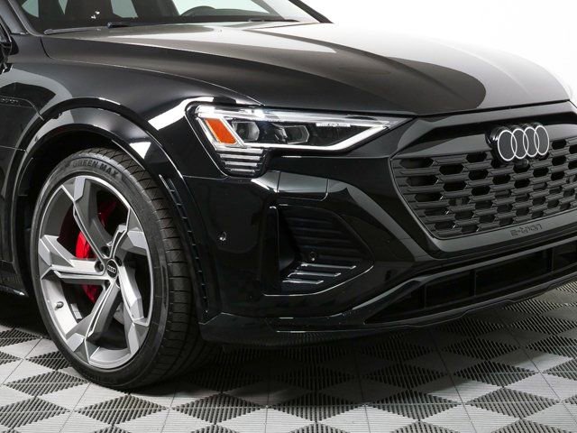 Used 2024 Audi SQ8 e-tron Premium Plus w/ Black Optic Package image 39