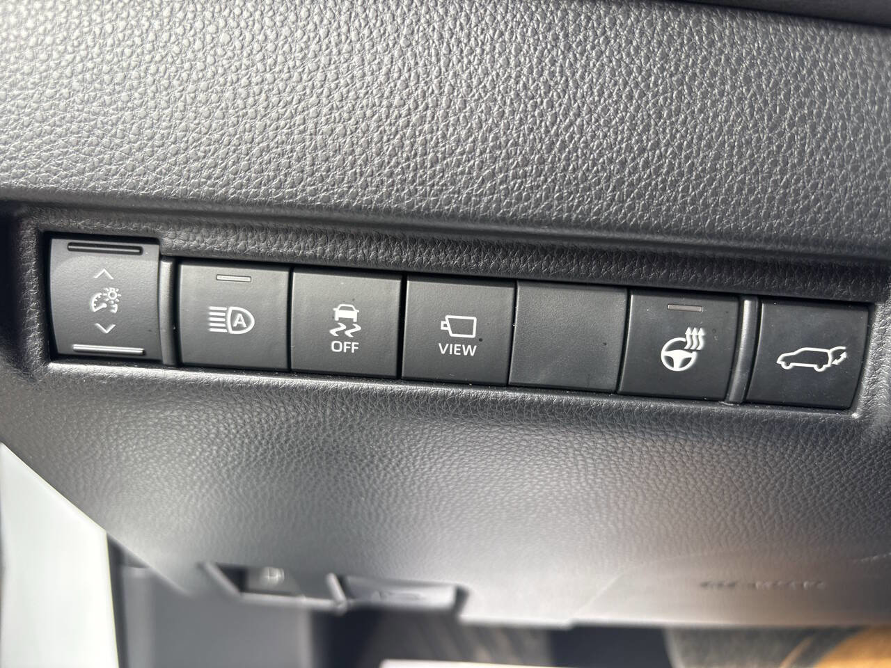 Used 2024 Toyota Venza Limited image 39