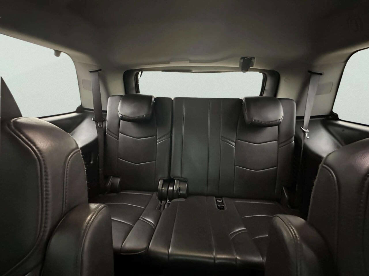 Used 2018 Cadillac Escalade Luxury AWD/4WD image 12