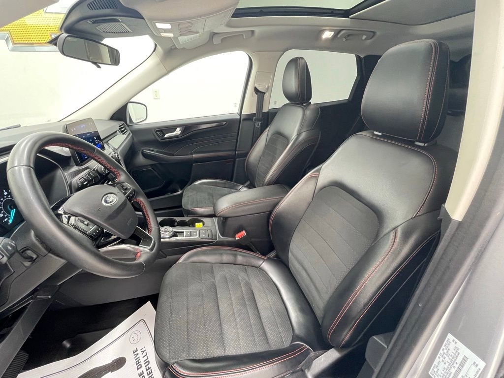 Used 2022 Ford Escape SEL w/ SEL Stealth AWD Package image 16