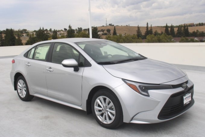 New 2026 Toyota Corolla LE image 2