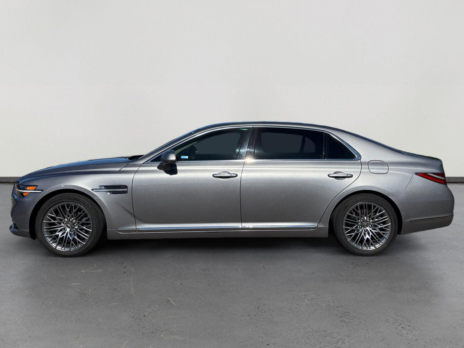 Used 2021 Genesis G90 3.3T Premium RWD image 2