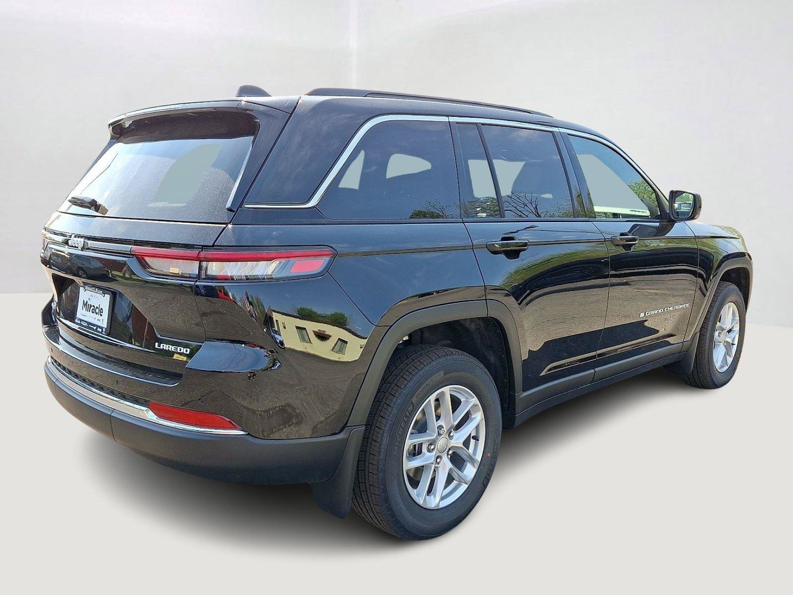 New 2026 Jeep Grand Cherokee Laredo X AWD/4WD image 3