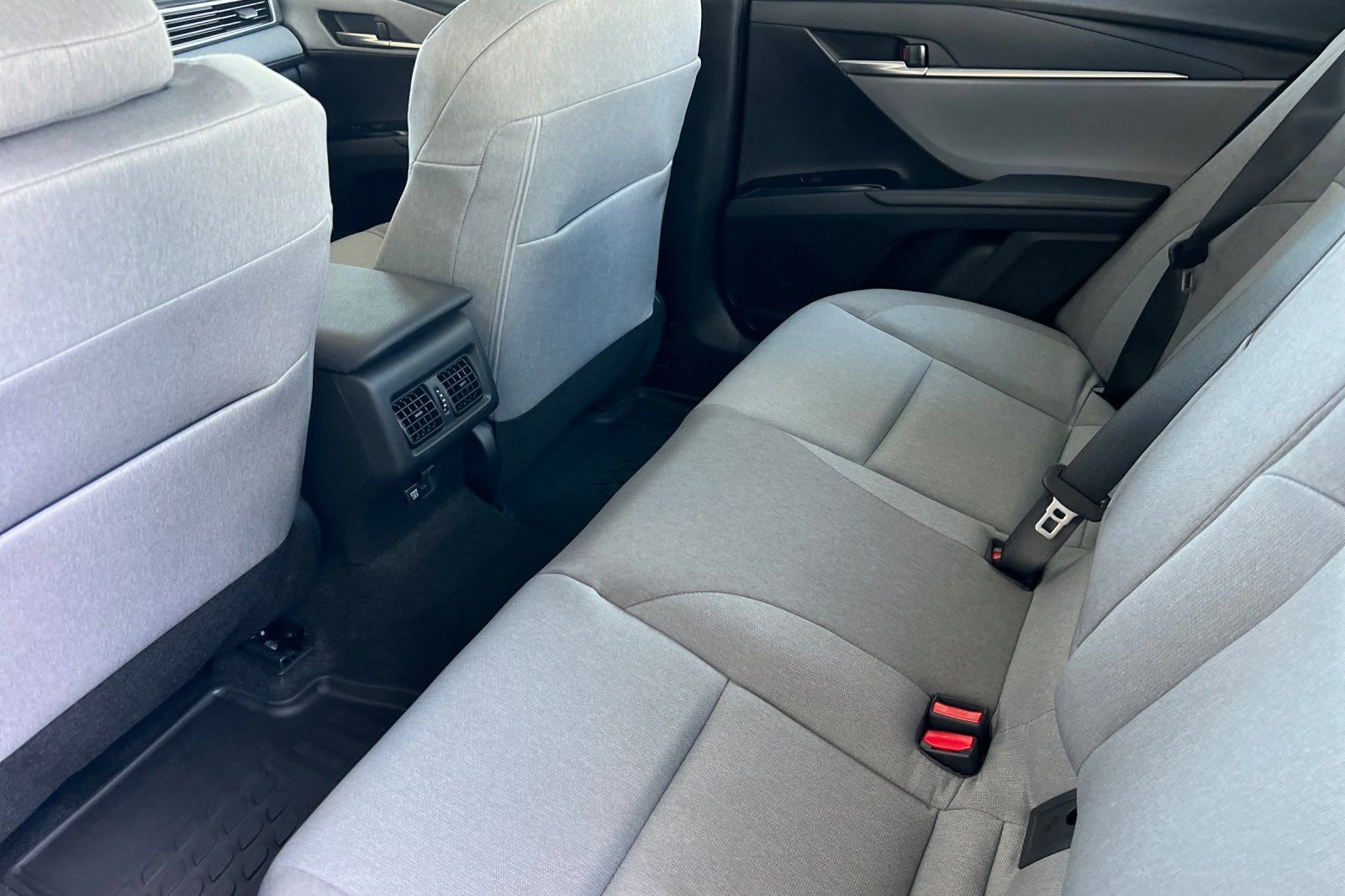 Used 2025 Toyota Camry Hybrid AWD/4WD image 9