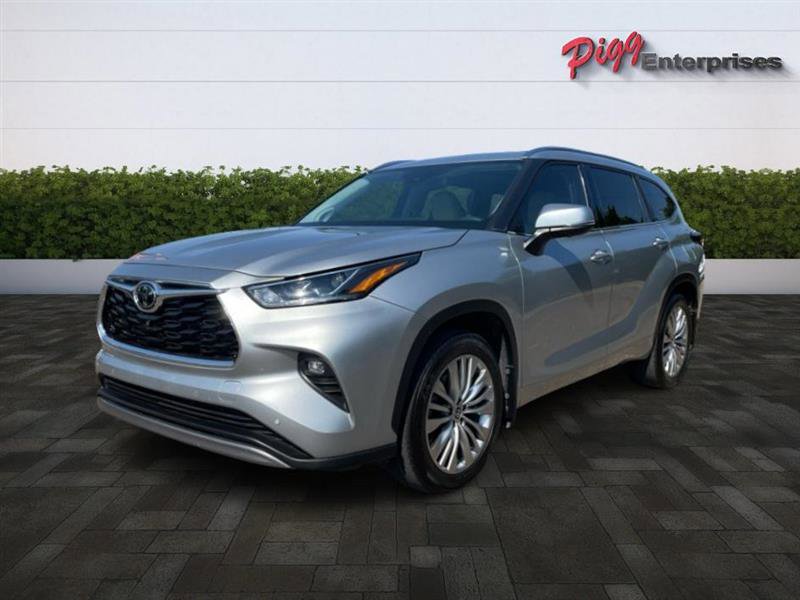 Used 2024 Toyota Highlander LE image 4