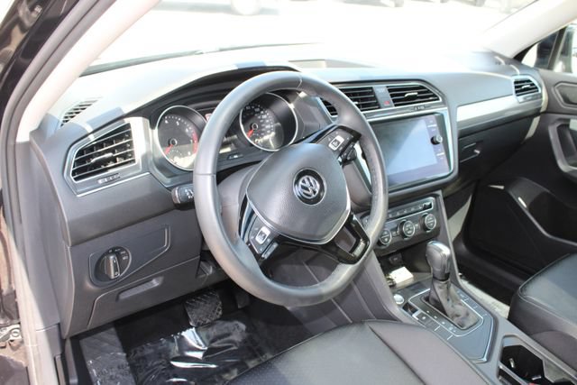 Used 2020 Volkswagen Tiguan SE R-Line FWD image 12