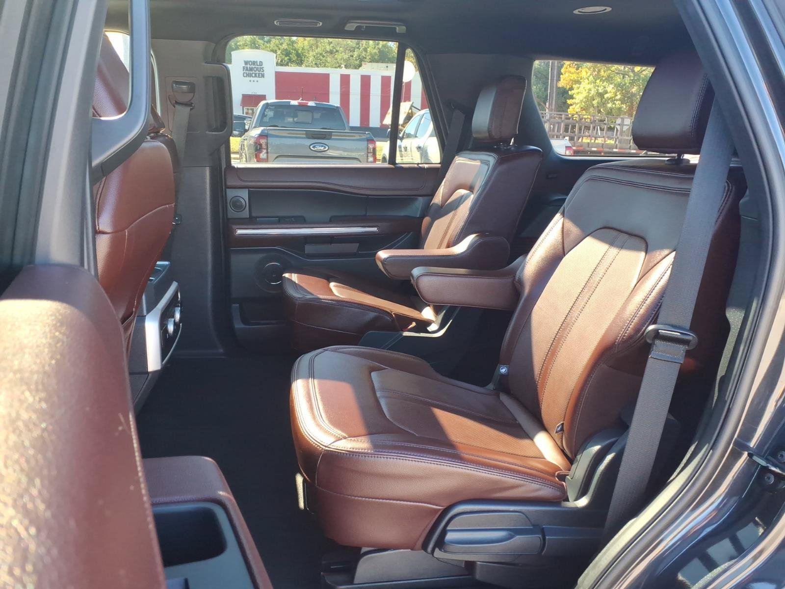 Used 2024 Ford Expedition Limited AWD/4WD image 21