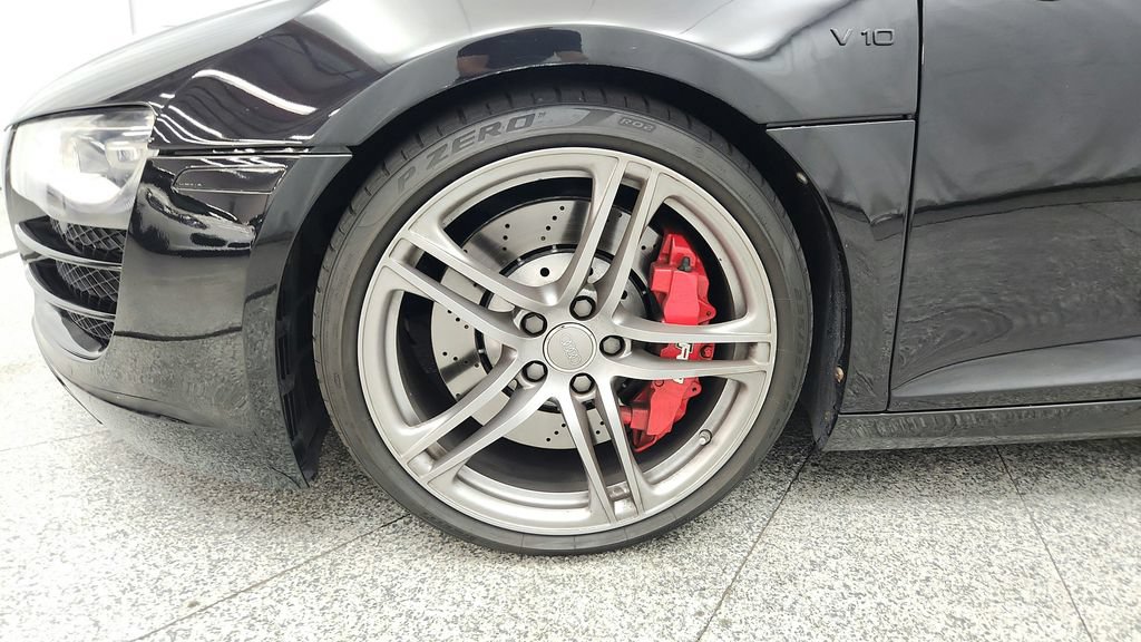 Used 2011 Audi R8 V10 w/ Enhanced Leather Pkg AWD/4WD image 14